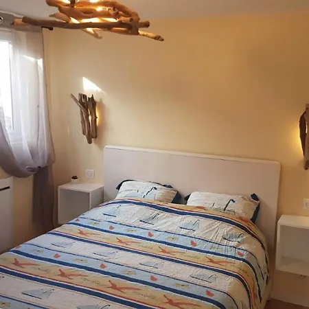 Maisonnette Bois Flottes 살레