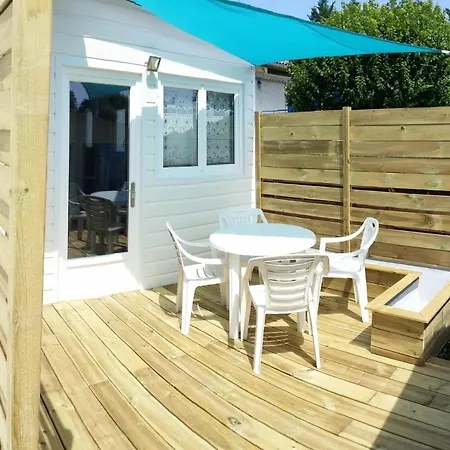 Maisonnette Bois Flottes בית נופש