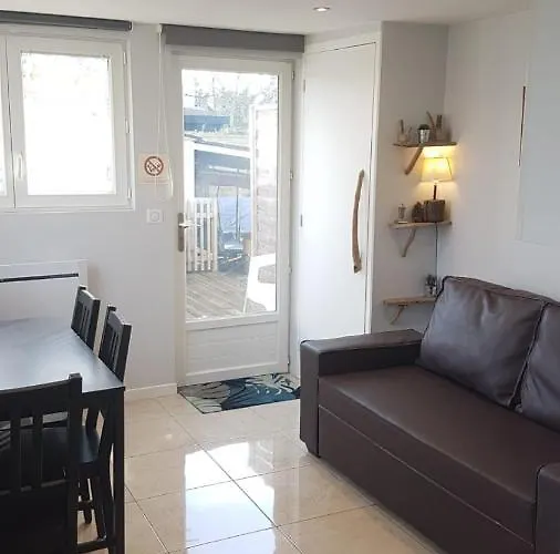 Maisonnette Bois Flottes בית נופש סאל