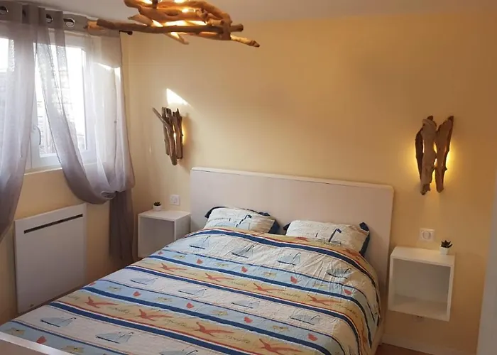 Maisonnette Bois Flottes ساليس