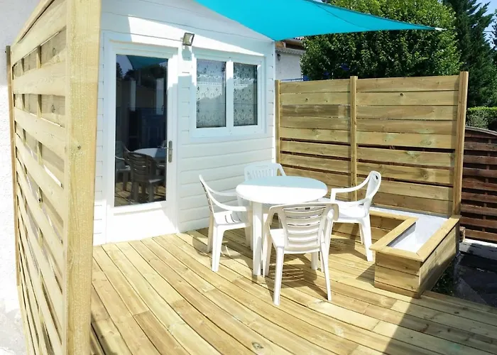 Maisonnette Bois Flottes בית נופש