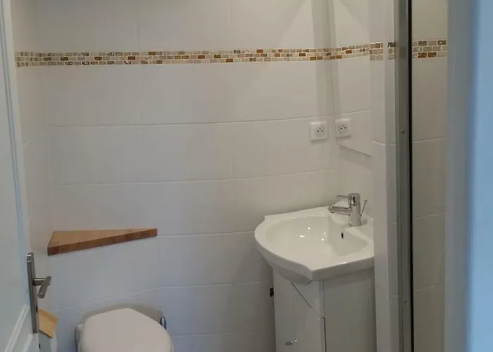 Maisonnette Bois Flottes בית נופש